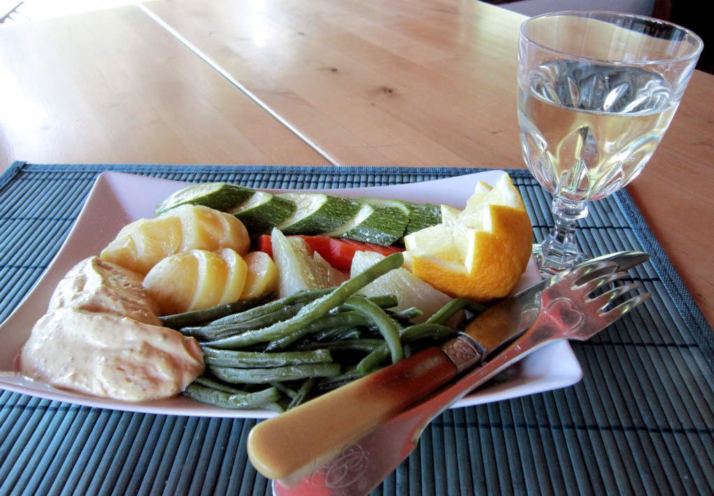 delle semplici verdure al vapore diventano un piatto completo e interessante.