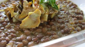 primo_piano_lenticchie_carciofi_decoro_maggiorana