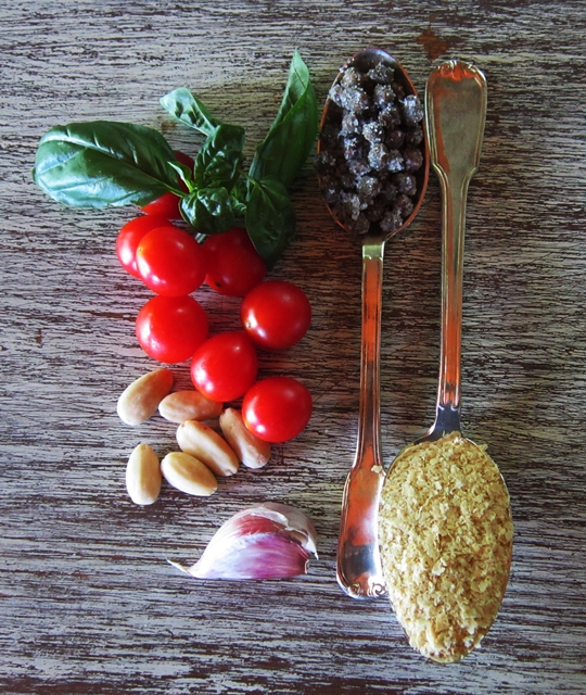 Pesto siciliano vegan, per condire fusilli freschi di farina di ceci