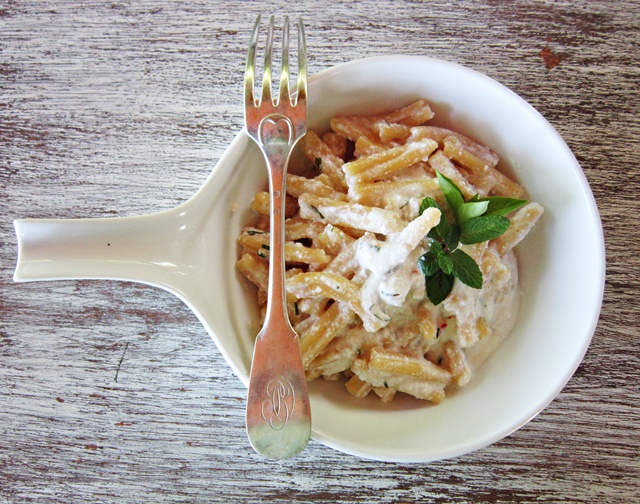 Caserecce di farina d’avena, con ricotta piccante, basilico e menta